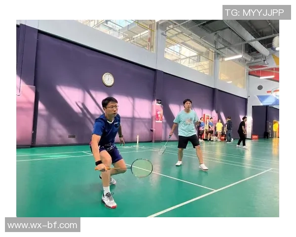 羽毛球战术解析：探讨上海羽毛球队的边路渗透策略与技巧
