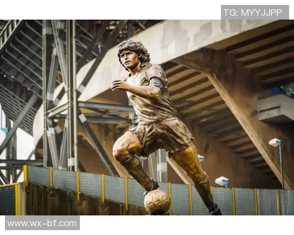 足球明星时尚穿搭推荐精选图片助你提升球场魅力与个人风格